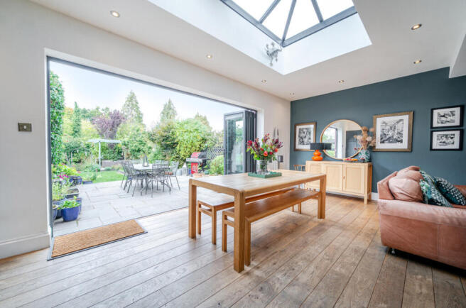 1362101-1-68de640...