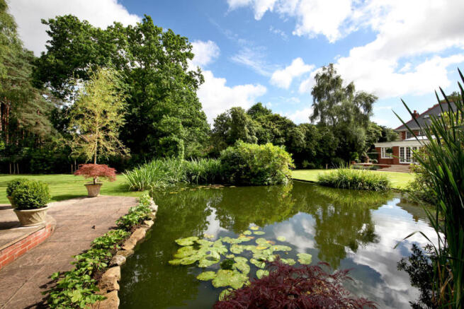 6 bedroom property t