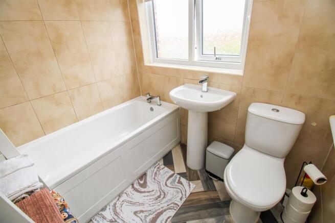 4 bed Semi-Detached for sale Image 12