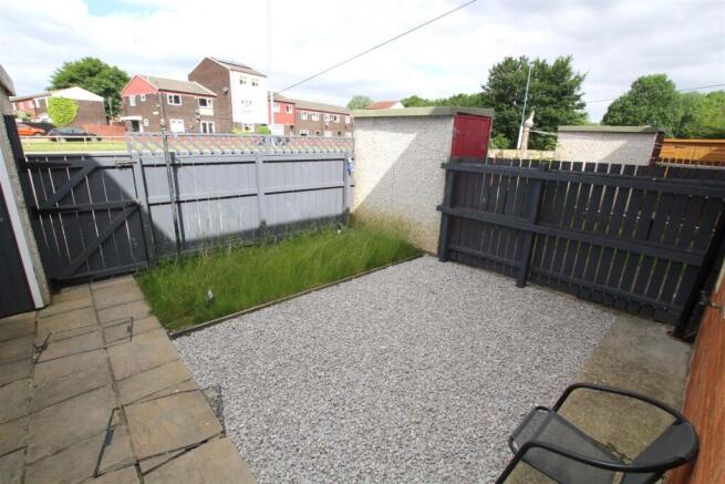 3 bed House to rent Image 4