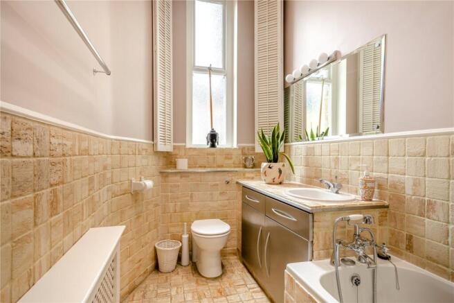 3 bed Flat for sale Image 12