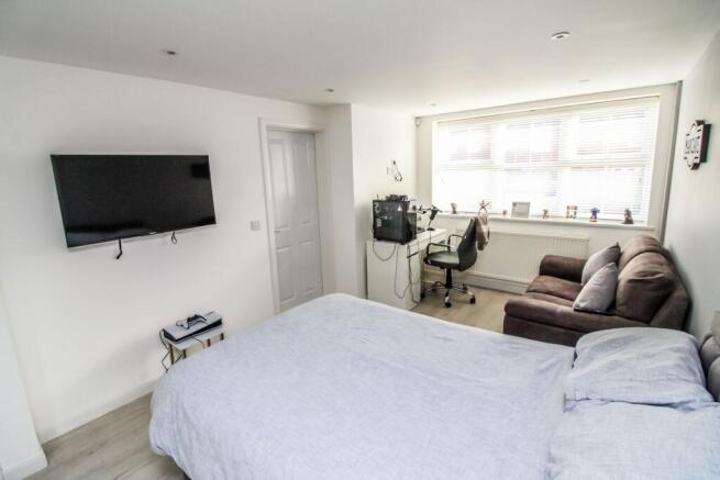 Bedroom pic 2