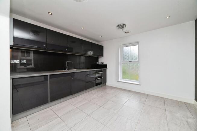 4 bed Semi-Detached for sale Image 6
