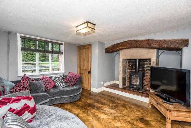 Lounge Area: