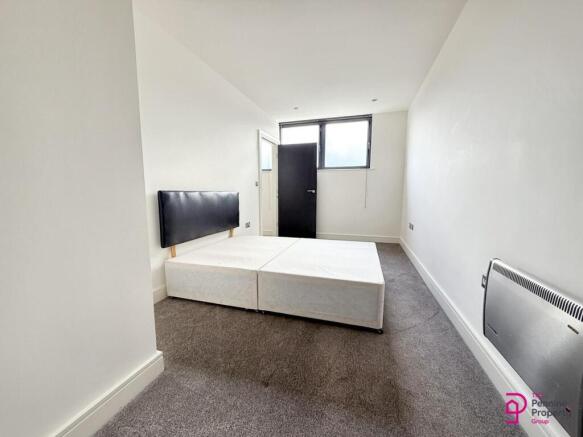 2 bed Apartment to rent Image 12