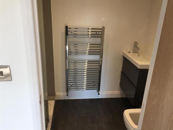 Ensuite.JPG