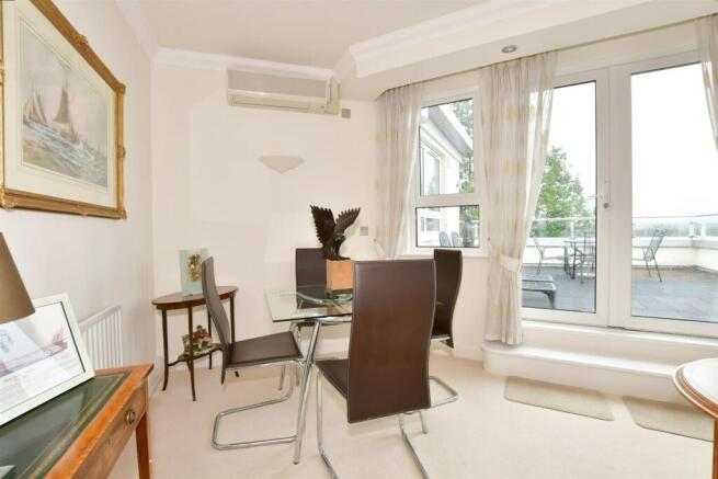 Lounge/Dining Room