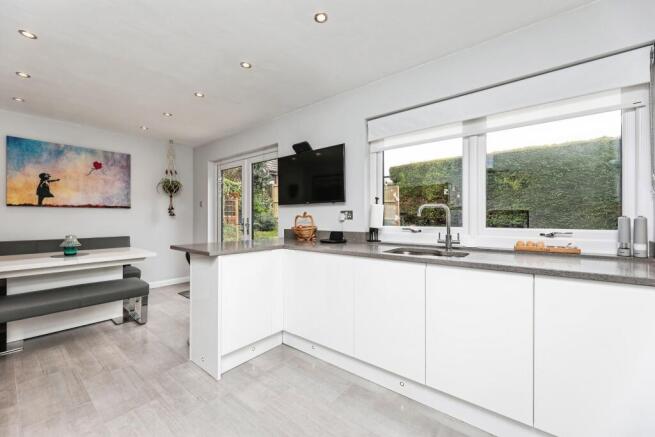 4 bed Detached for sale Image 8