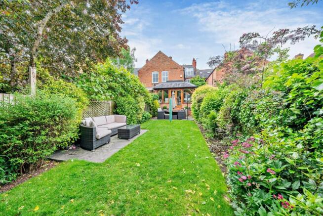 Knighton Drive, Stoneygate, Leicester photo 4