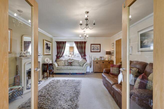 4 bed Detached for sale Image 8