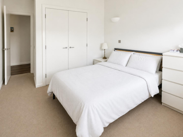 3 bed Flat to rent Image 4