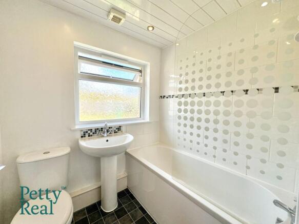 1 bed Flat for sale Image 4