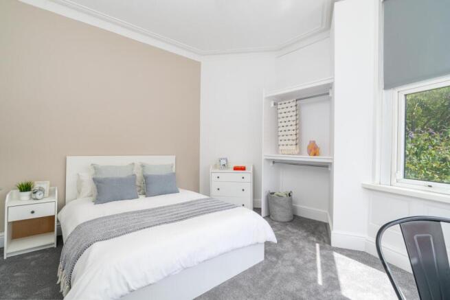 8 bed House to rent Image 10