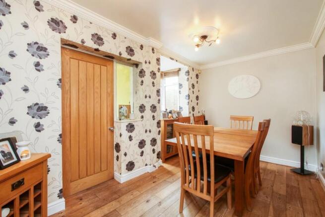 4 bed Semi-Detached for sale Image 4