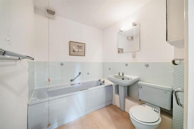 2 bed Apartment for sale Image 9