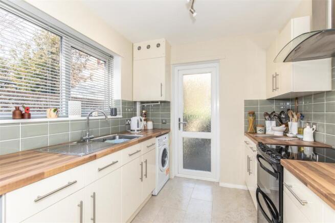 9 Hereward Way-14.jpg