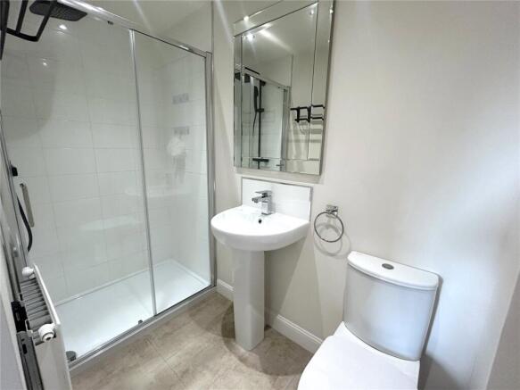 4 bed Detached to rent Image 11