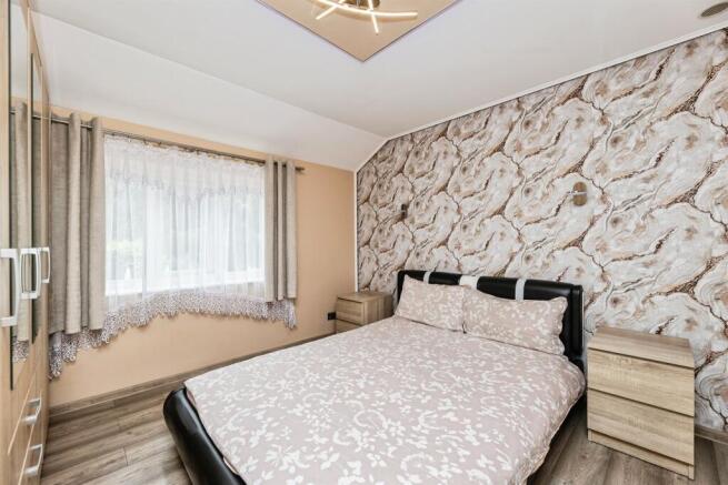 3 bed Semi-Detached for sale Image 5