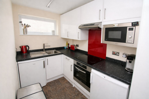 Avondale Avenue, Staines-upon-Thames, TW18