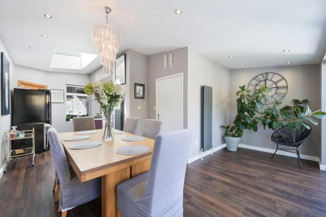 Hook Road, Epsom, KT19 photo 3