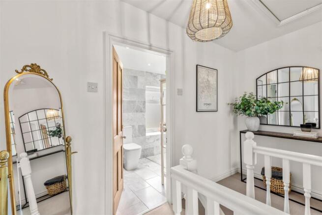 3 bed Terraced for sale Image 9