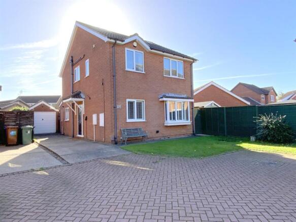 4-bed detached on Coltsfoot Drive, Waltham, Grimsby, £280,000
