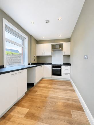 2 bed Terraced to rent Image 4