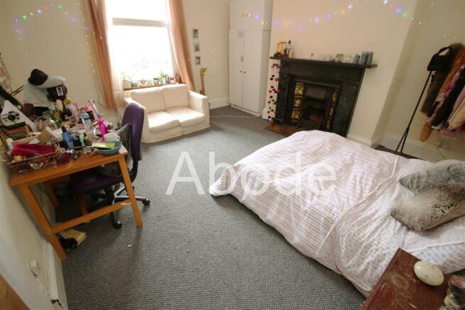 8 bed House to rent Image 8