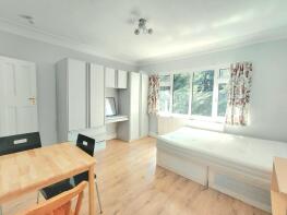 Flat B, 965, Finchley Road, London NW11 7PE