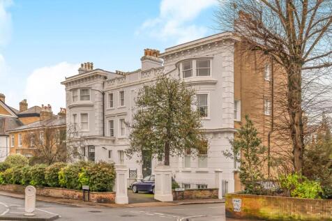 Burlington House,
Kings Road, TW10