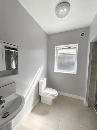 2 bed Terraced to rent Image 12