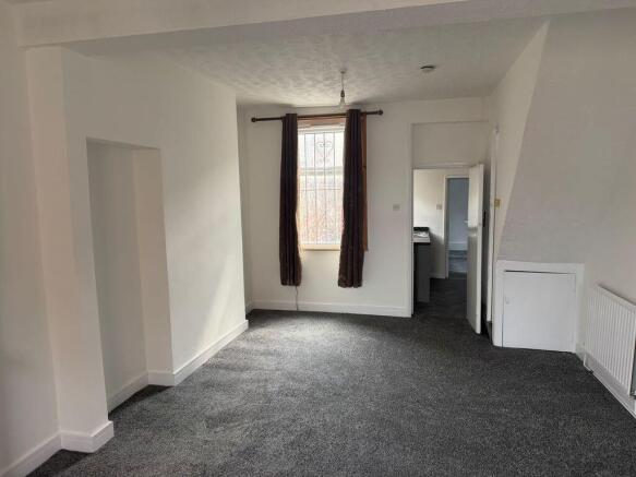 2 bed Terraced to rent Image 4
