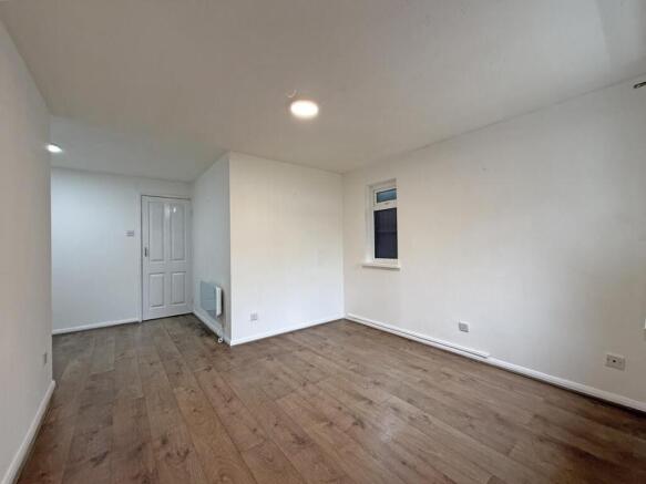 Buddle Close 38 - Lounge Dining.jpg