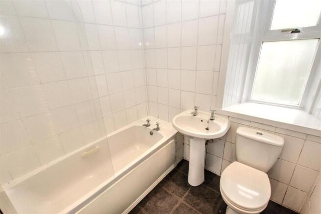 7- Bathroom.jpg