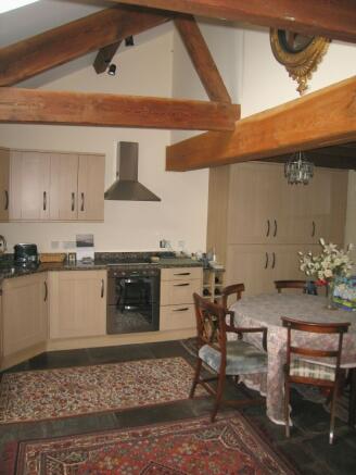 Spacious Dining Kitc