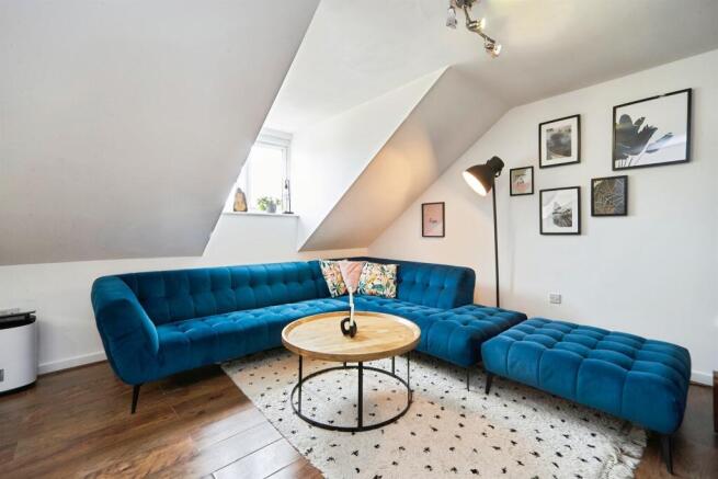 2 bed Flat for sale Image 3