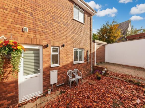 VIRTUALLY STAGED AUTUMN SCENE