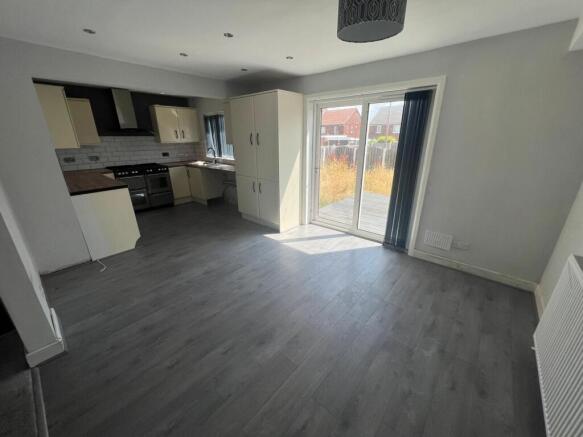3 bed Semi-Detached for sale Image 7