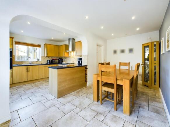 Kitchen/Dining Room