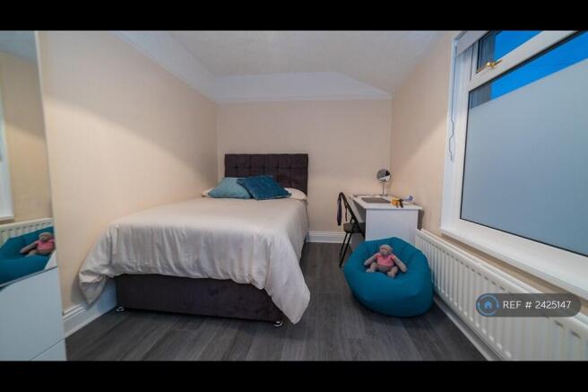 1 bed House Share to rent Image 2