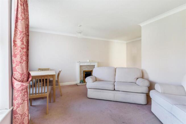 SITTING/DINING ROOM