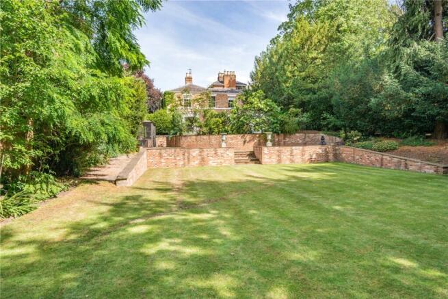7 bed Detached for sale Image 11