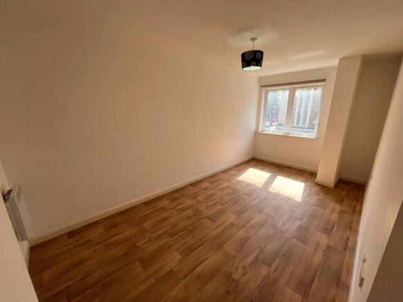 2 bed Flat to rent Image 3