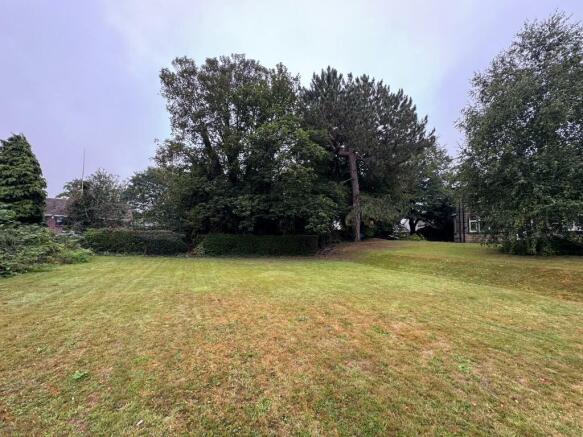 6 bed Detached for sale Image 12