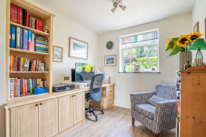4 bed Semi-Detached for sale Image 7