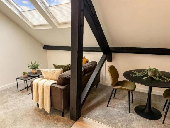 02_Flat52_Living_Room_Second_Angle_Cushions_Plants