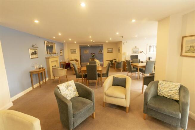 COMMUNAL LOUNGE