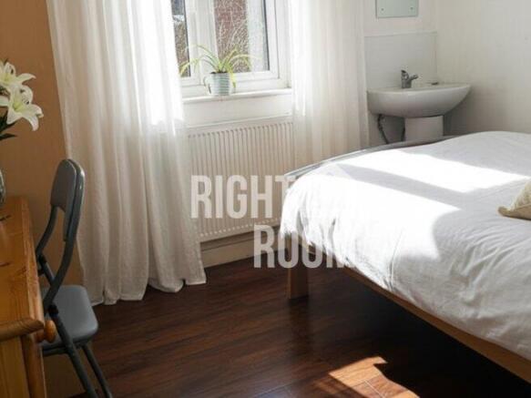 d-room-1-19-penhurst-place-bn2-5lt-1064371