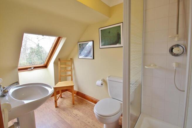 Top Floor En-suite.JPG