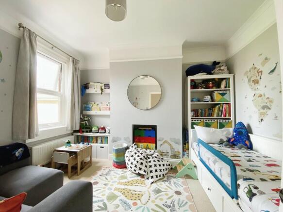 Middle Bedroom